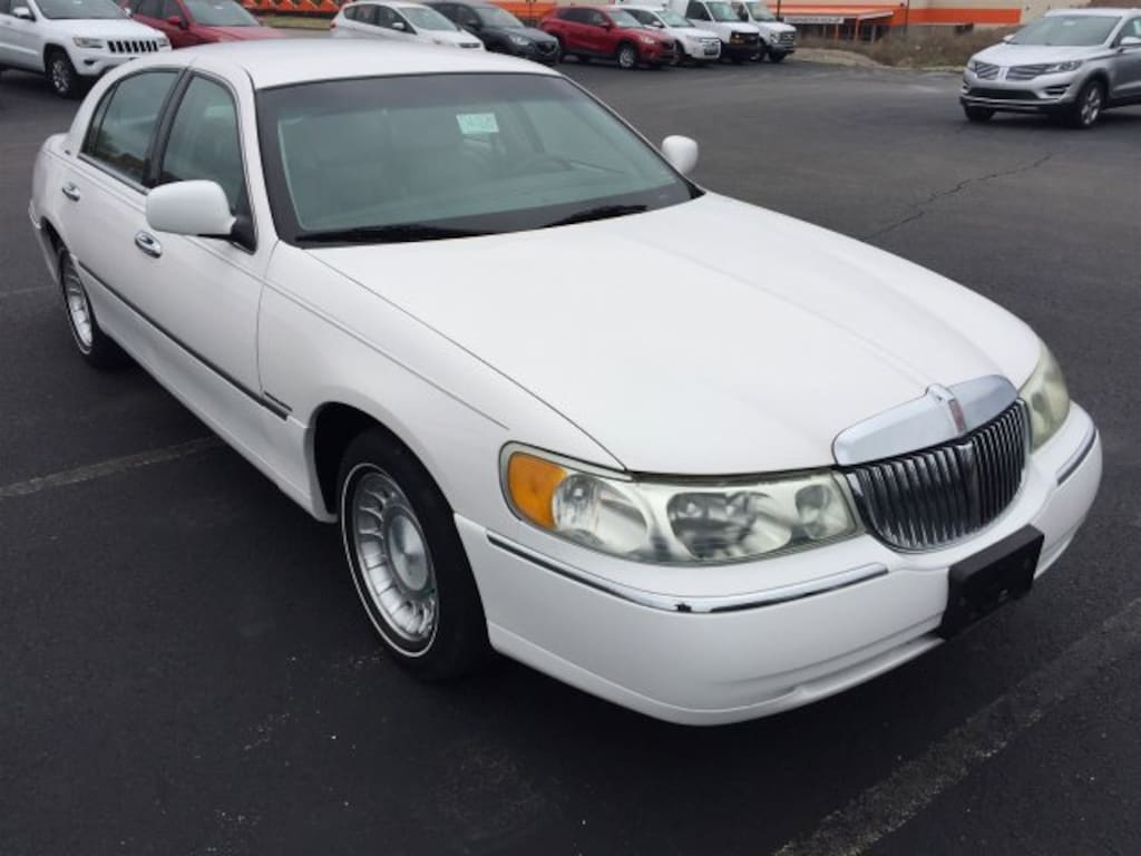 Used 2001 Lincoln Town Car Executive Sedan
