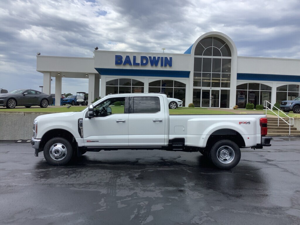 New 2026 Ford F-350 Lariat Truck Crew Cab