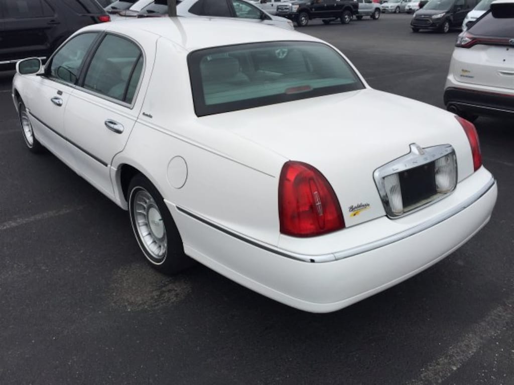 Used 2001 Lincoln Town Car Executive Sedan