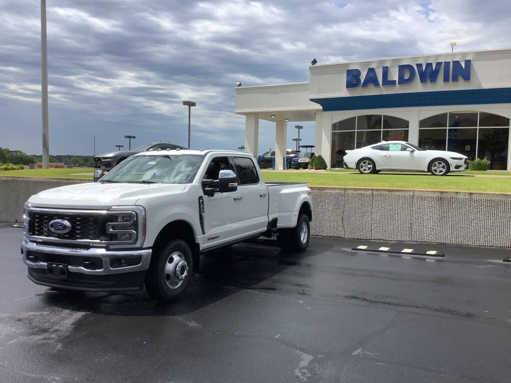 New 2026 Ford F-350 Lariat Truck Crew Cab