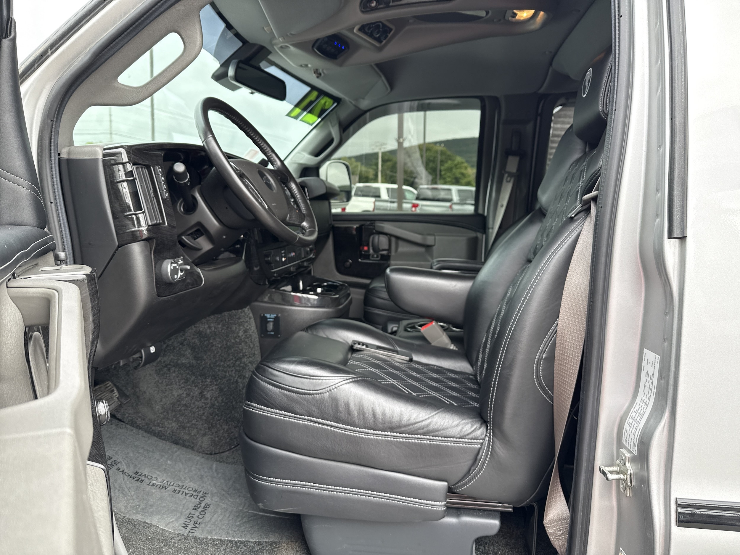 2021 Chevrolet Express Passenger LS - Photo 12