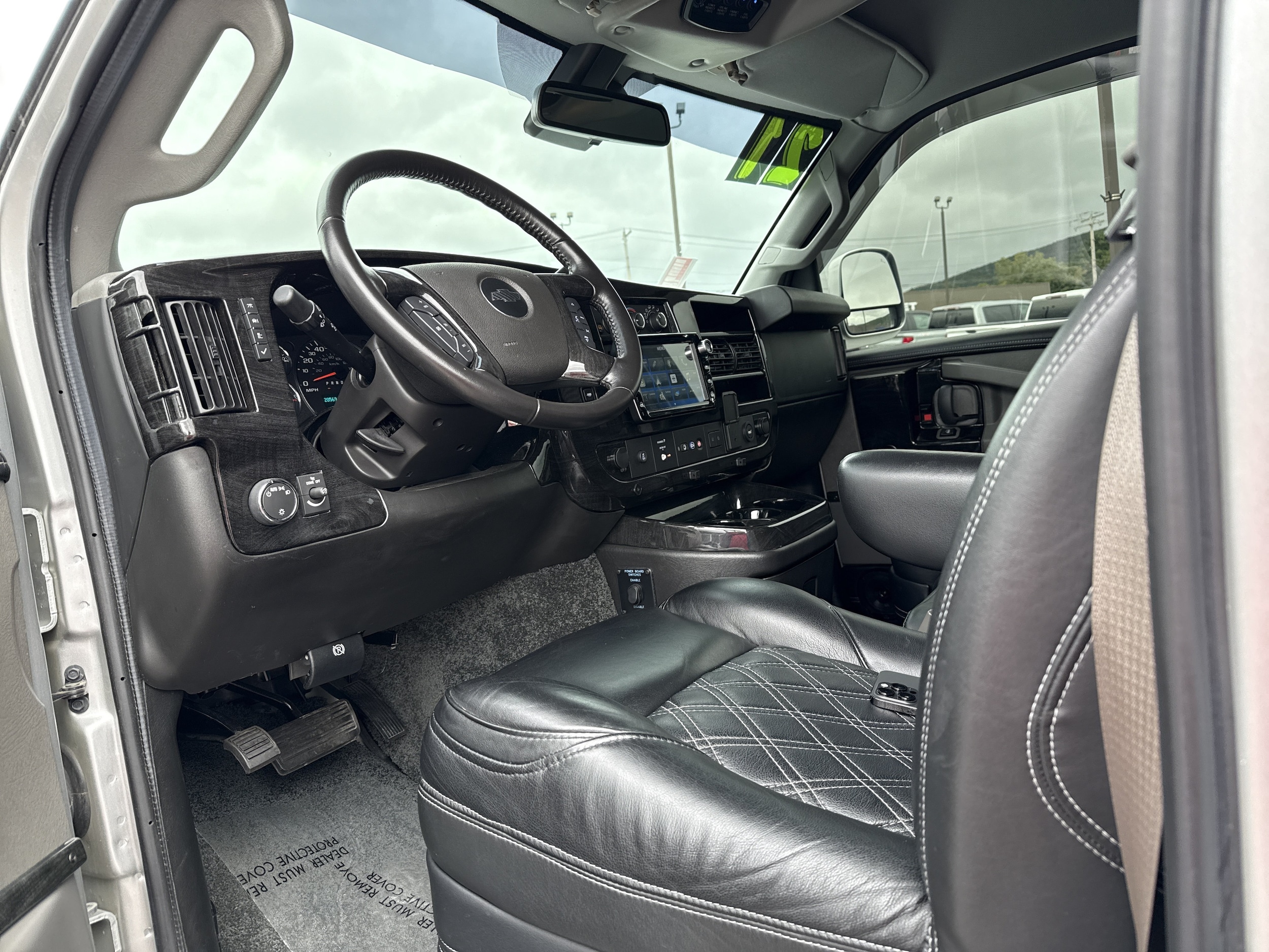 2021 Chevrolet Express Passenger LS - Photo 16