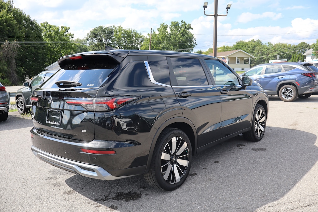 Used 2025 Mitsubishi Outlander SE SUV