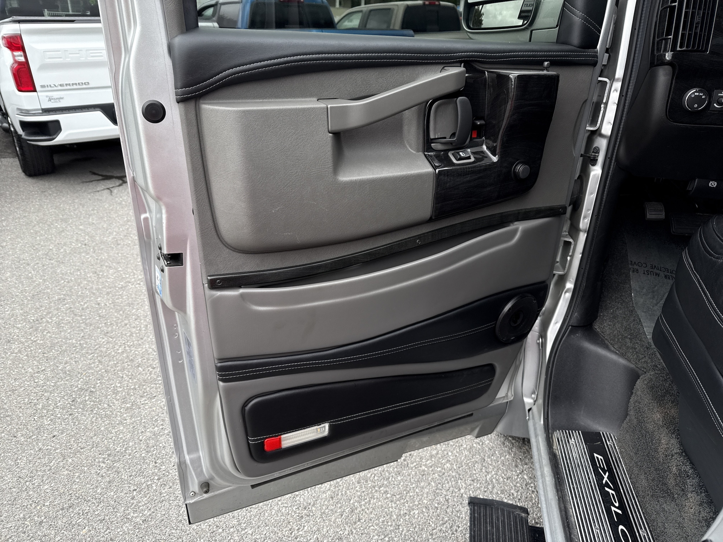2021 Chevrolet Express Passenger LS - Photo 17