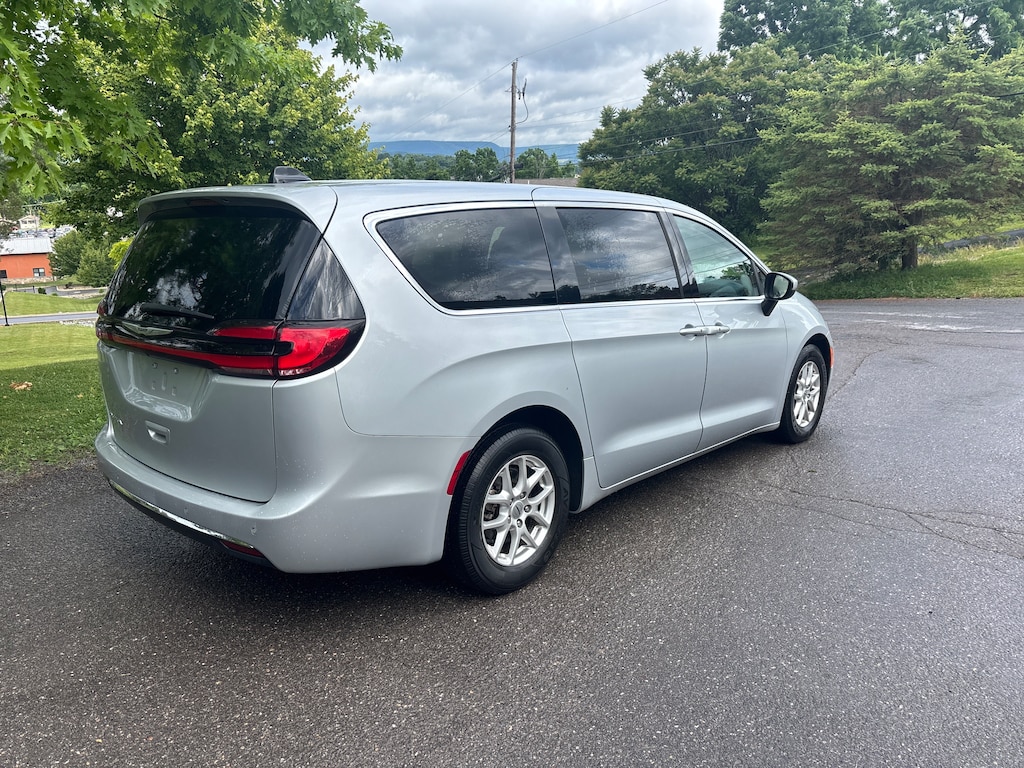 Used 2023 Chrysler Pacifica Touring L Van Passenger Van