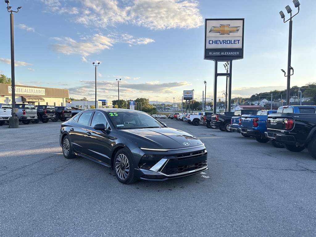Used 2025 Hyundai Sonata Hybrid Limited Sedan