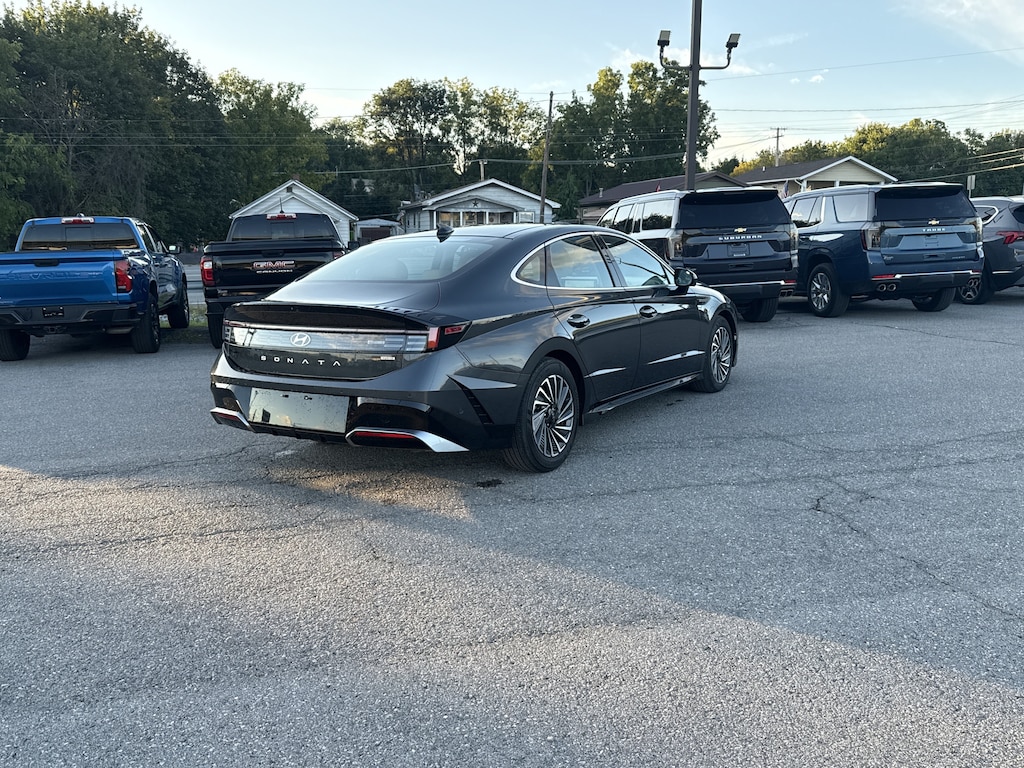 Used 2025 Hyundai Sonata Hybrid Limited Sedan
