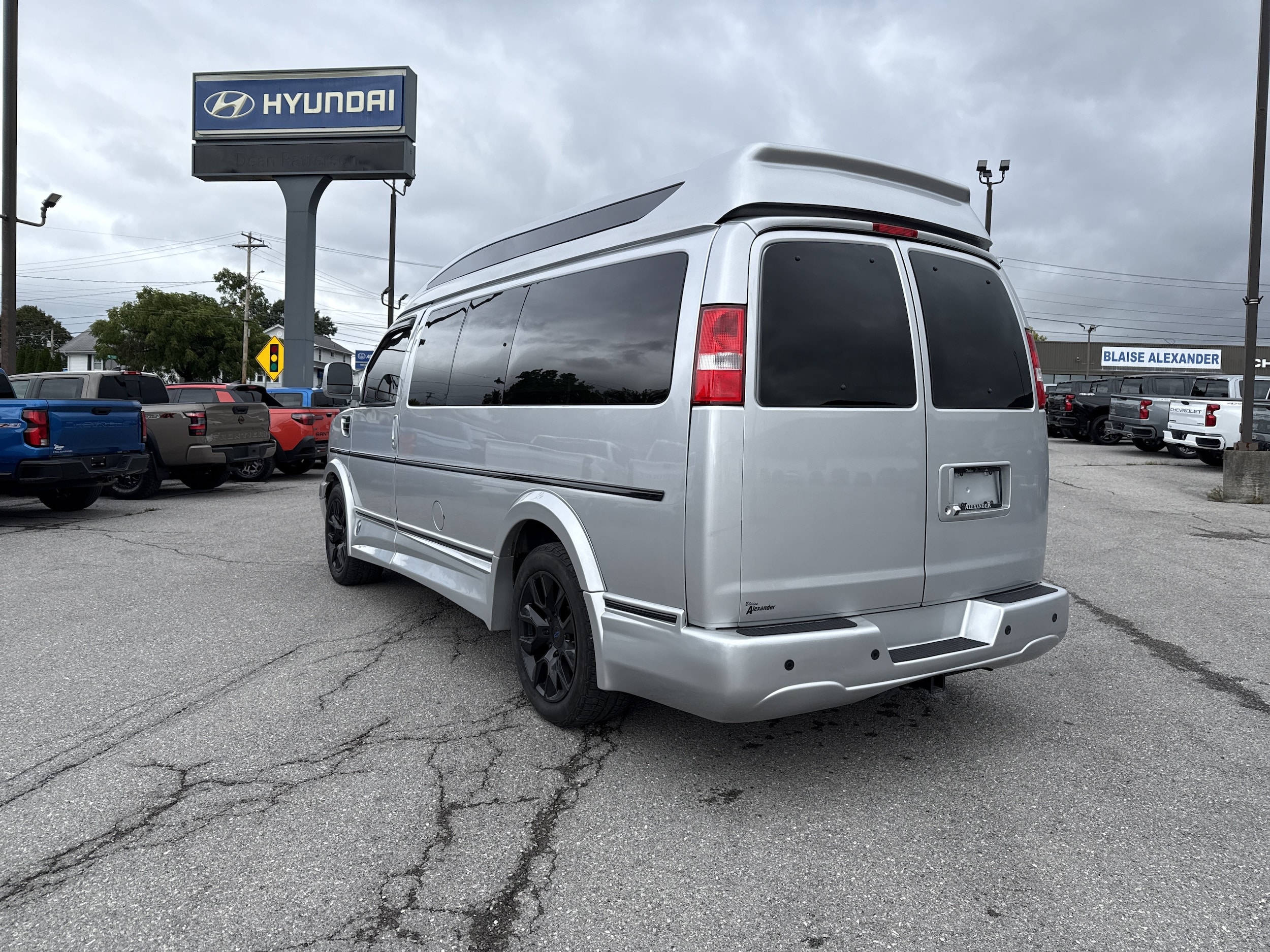 2021 Chevrolet Express Passenger LS - Photo 6