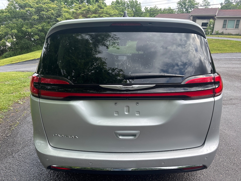 Used 2023 Chrysler Pacifica Touring L Van Passenger Van