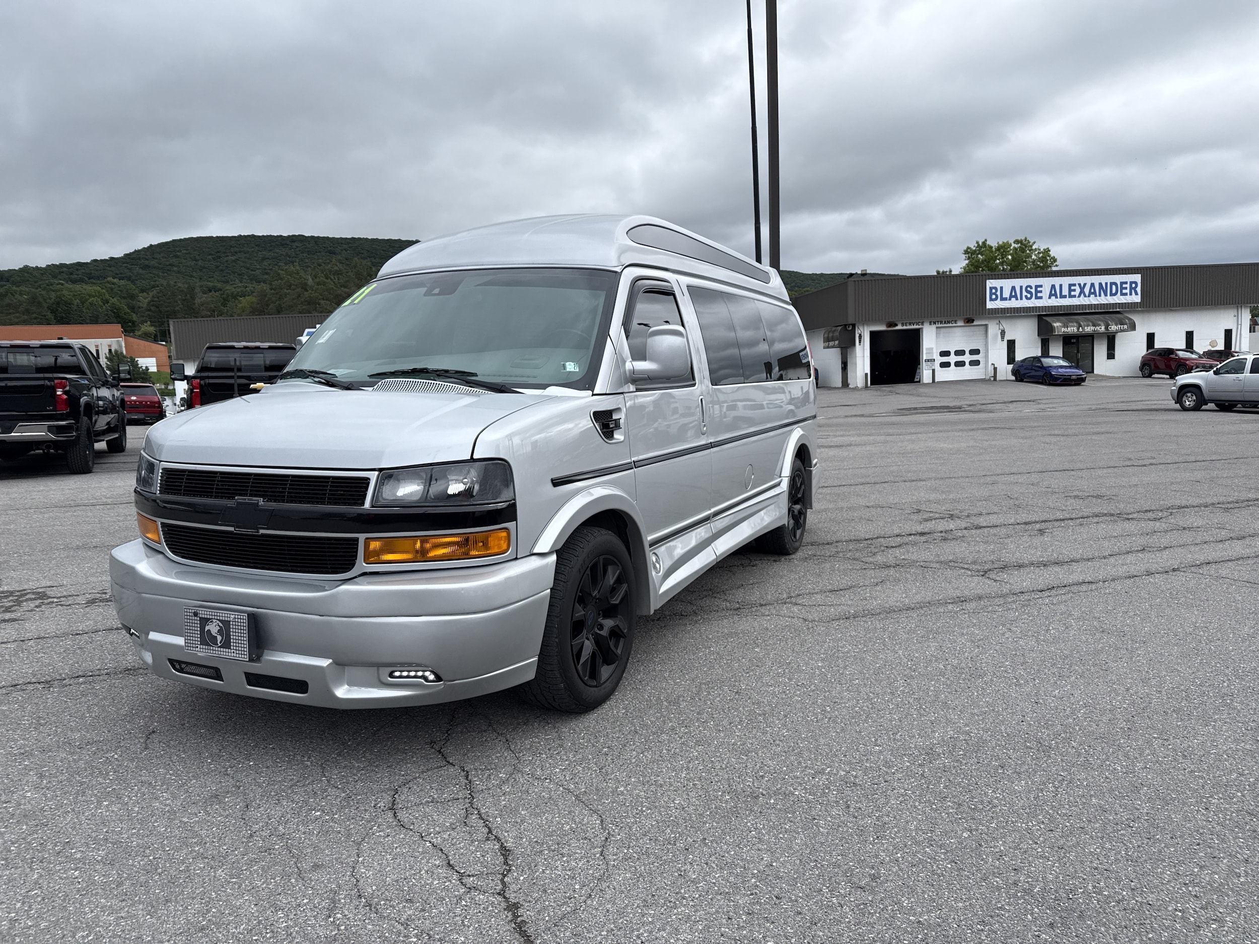 2021 Chevrolet Express Passenger LS - Photo 8