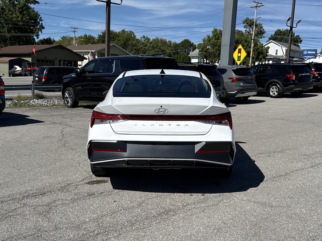 Used 2025 Hyundai Elantra SEL Convenience Sedan
