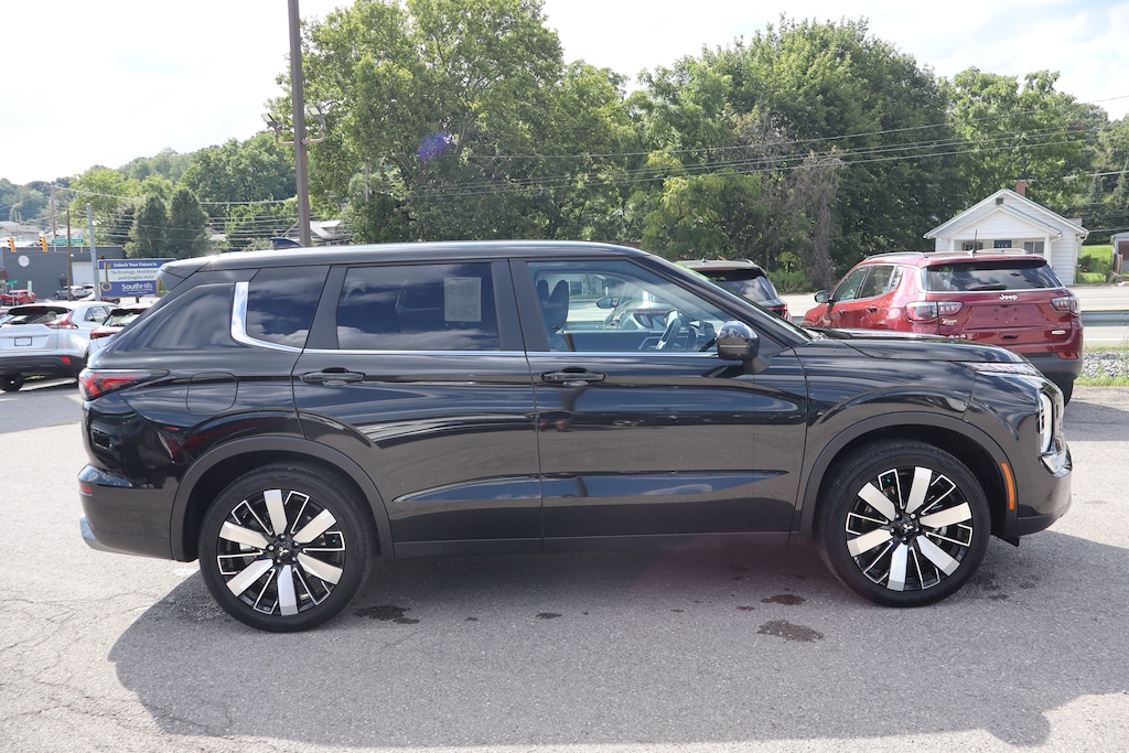 Used 2025 Mitsubishi Outlander SE SUV