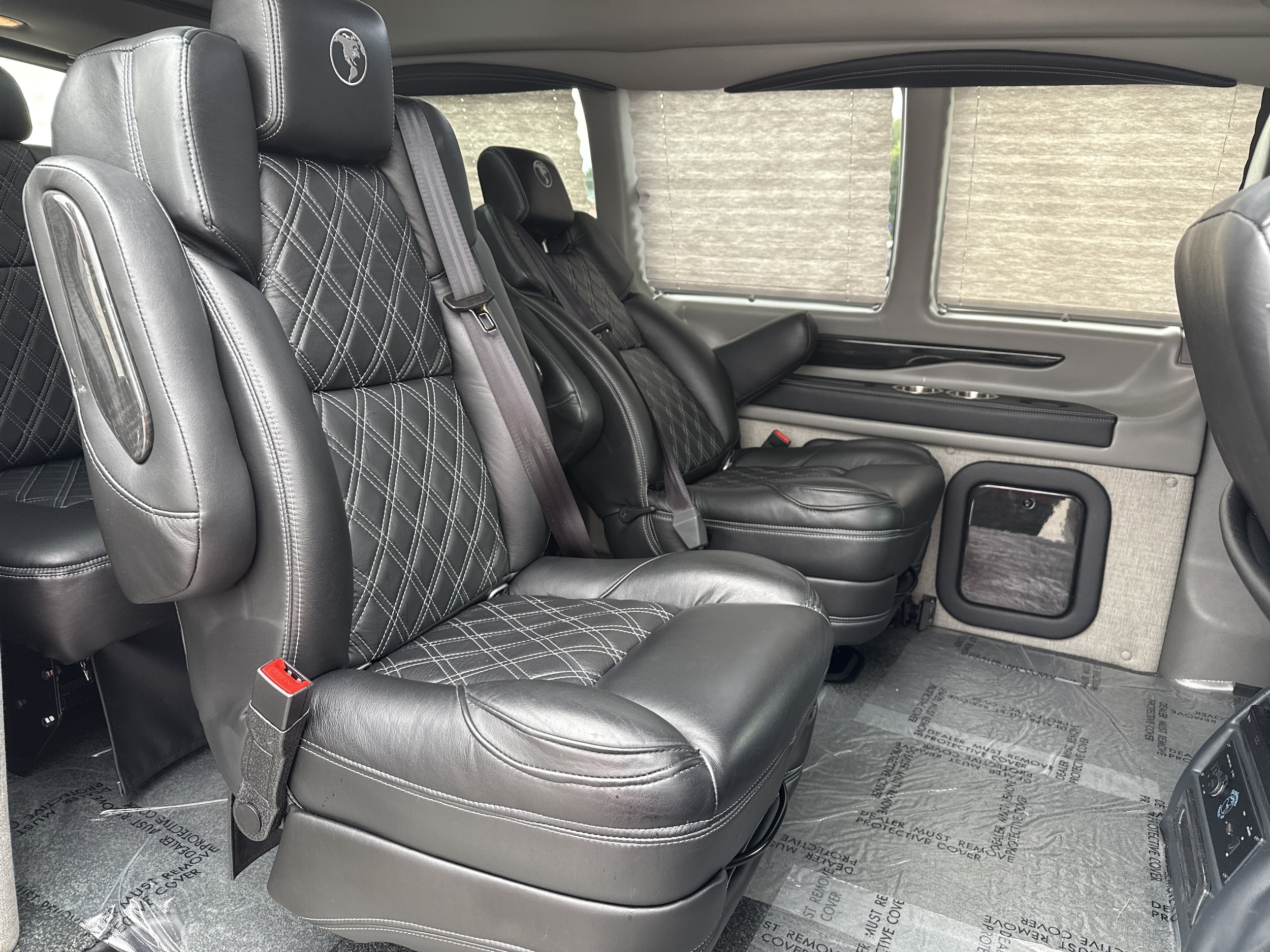 2021 Chevrolet Express Passenger LS - Photo 13