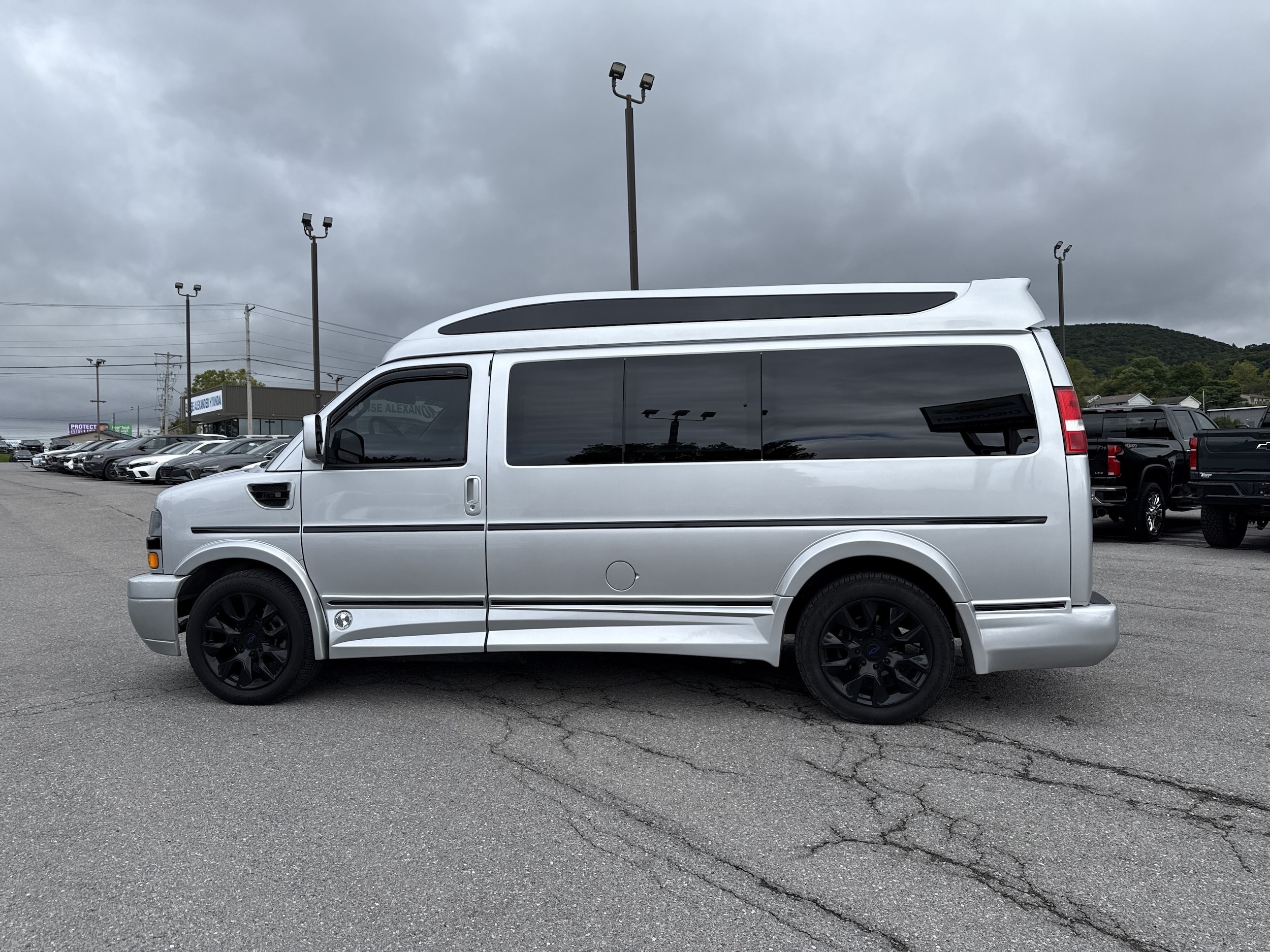 2021 Chevrolet Express Passenger LS - Photo 7