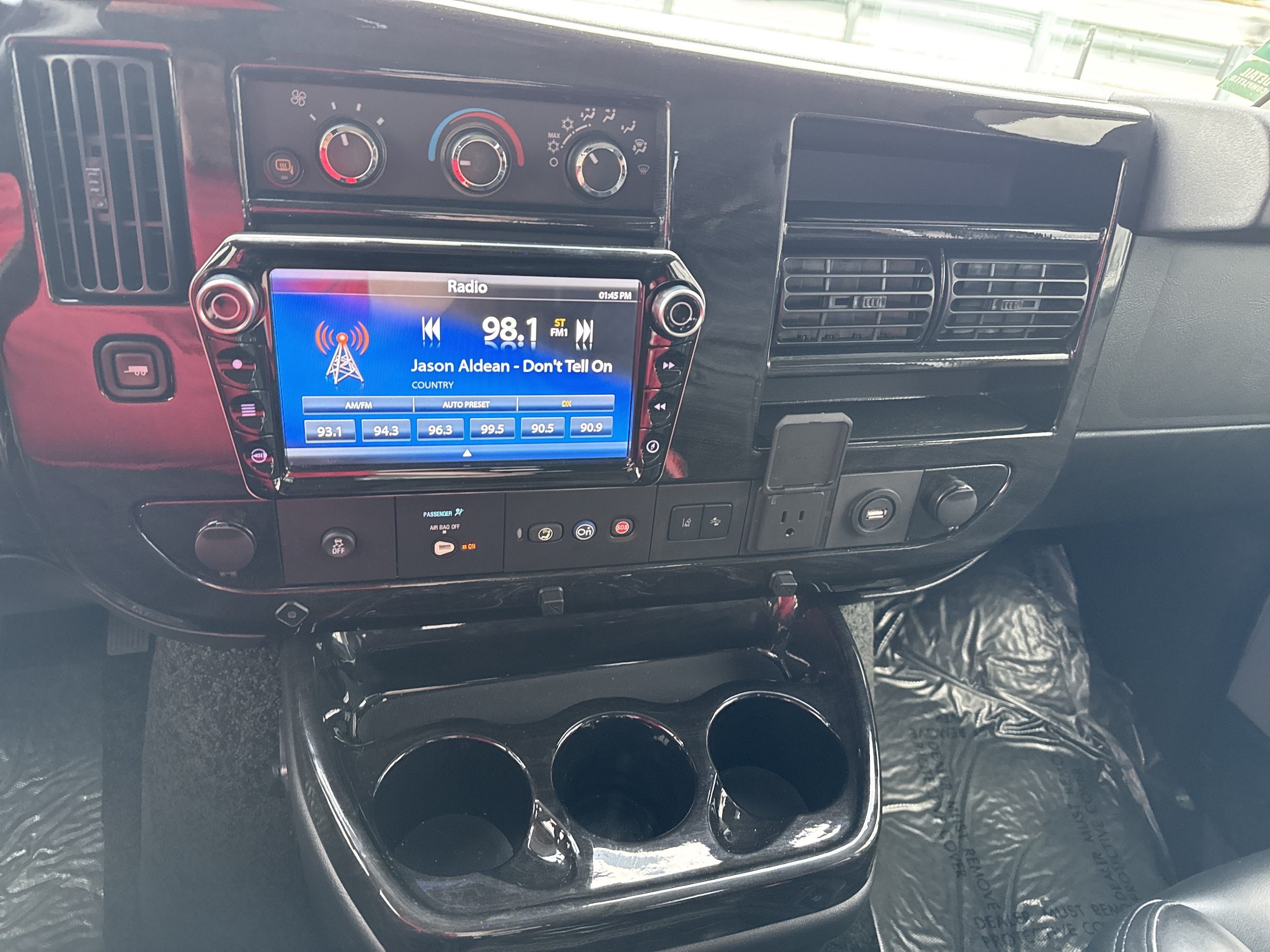 2021 Chevrolet Express Passenger LS - Photo 24
