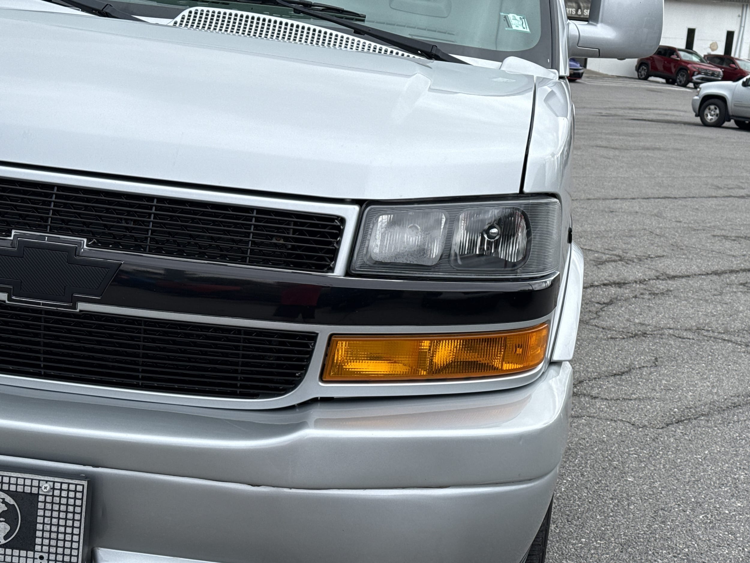 2021 Chevrolet Express Passenger LS - Photo 10