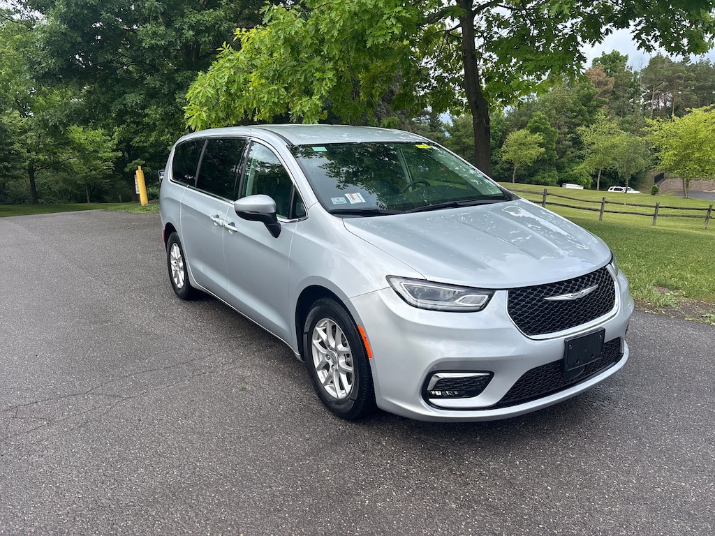 Used 2023 Chrysler Pacifica Touring L Van Passenger Van