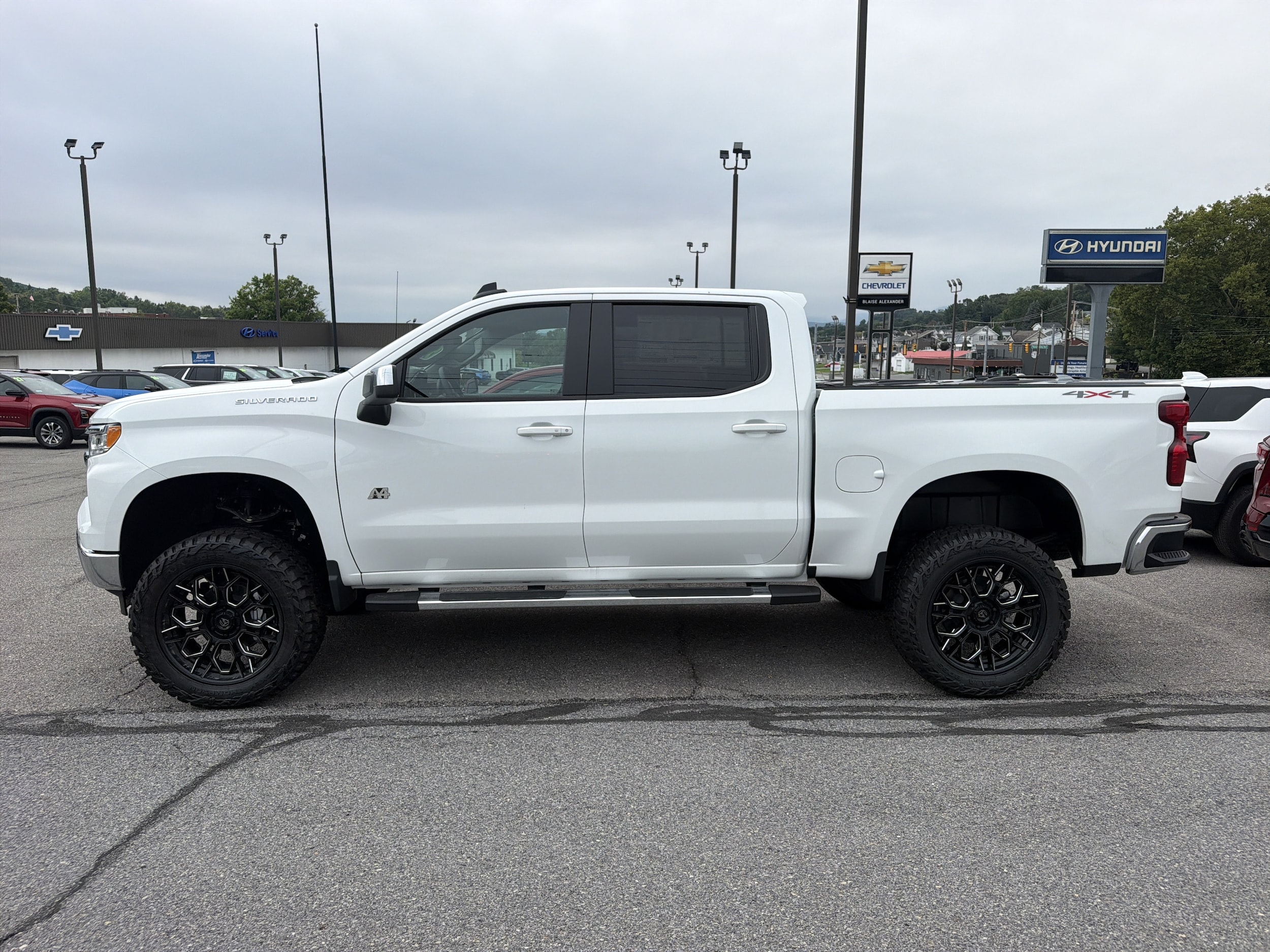2026 Chevrolet Silverado 1500 LT - Photo 6