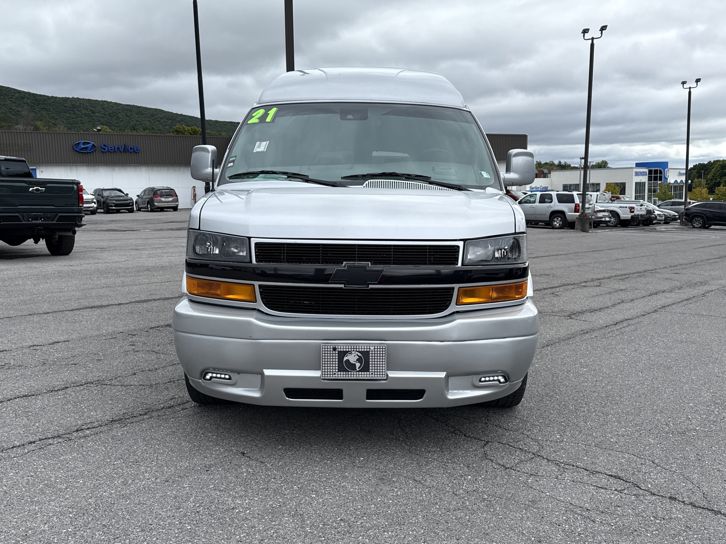 2021 Chevrolet Express Passenger LS - Photo 9