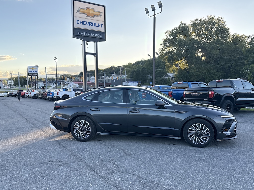 Used 2025 Hyundai Sonata Hybrid Limited Sedan