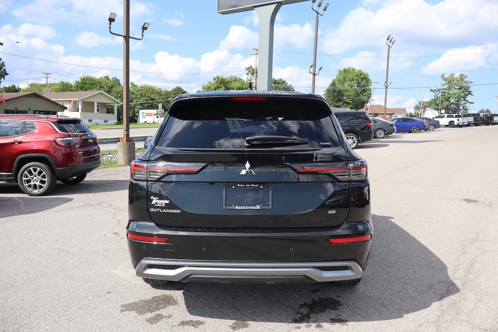 Used 2025 Mitsubishi Outlander SE SUV