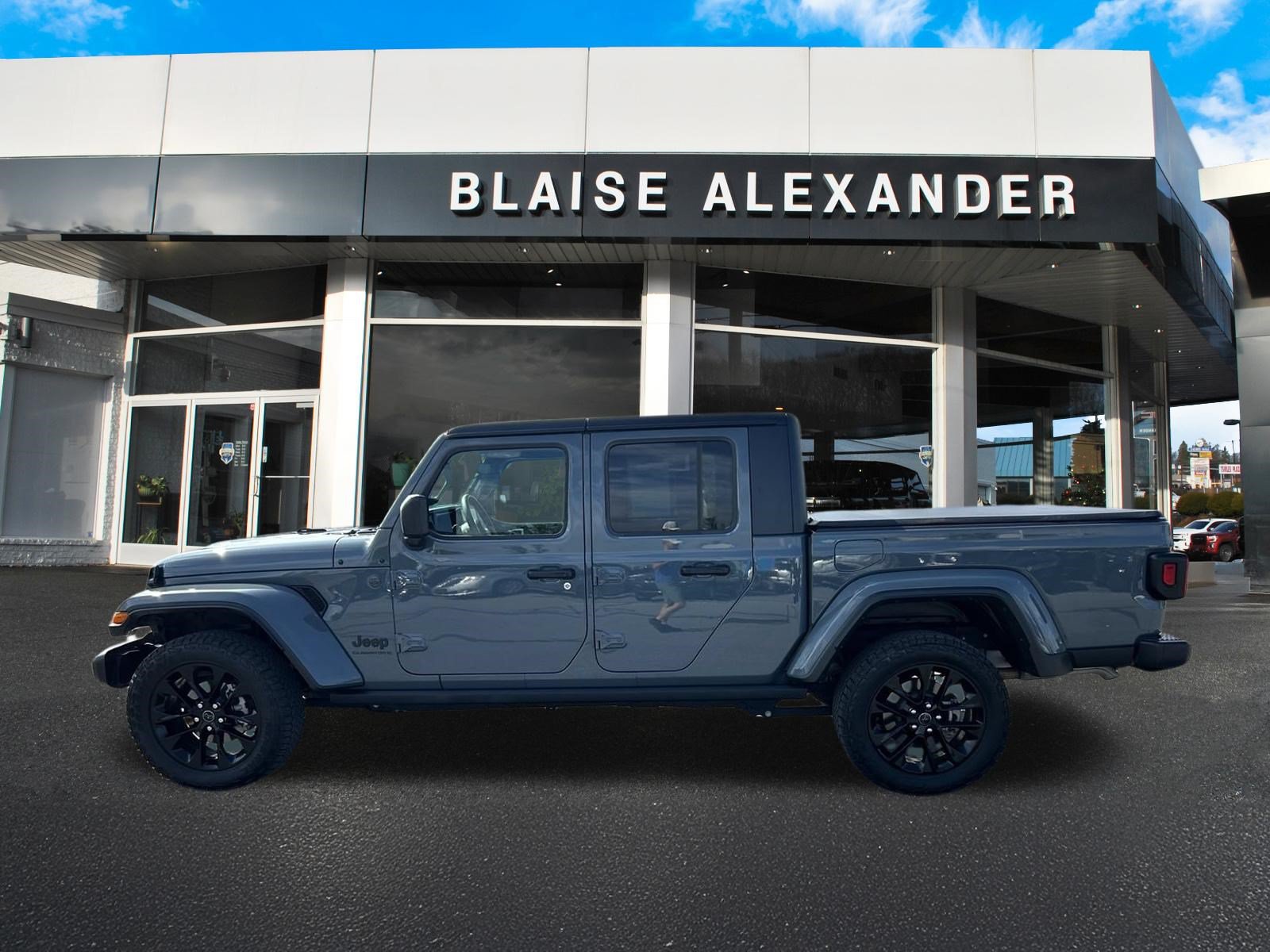 Used 2025 Jeep Gladiator Sport Truck Crew Cab
