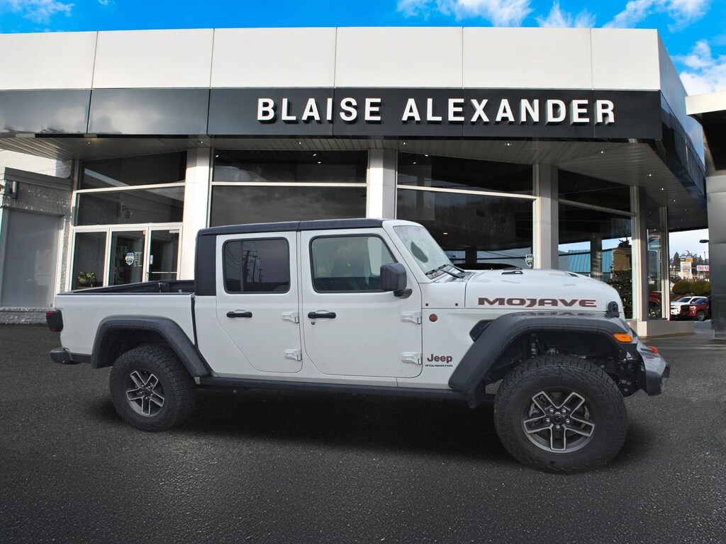 Used 2025 Jeep Gladiator Mojave Truck Crew Cab