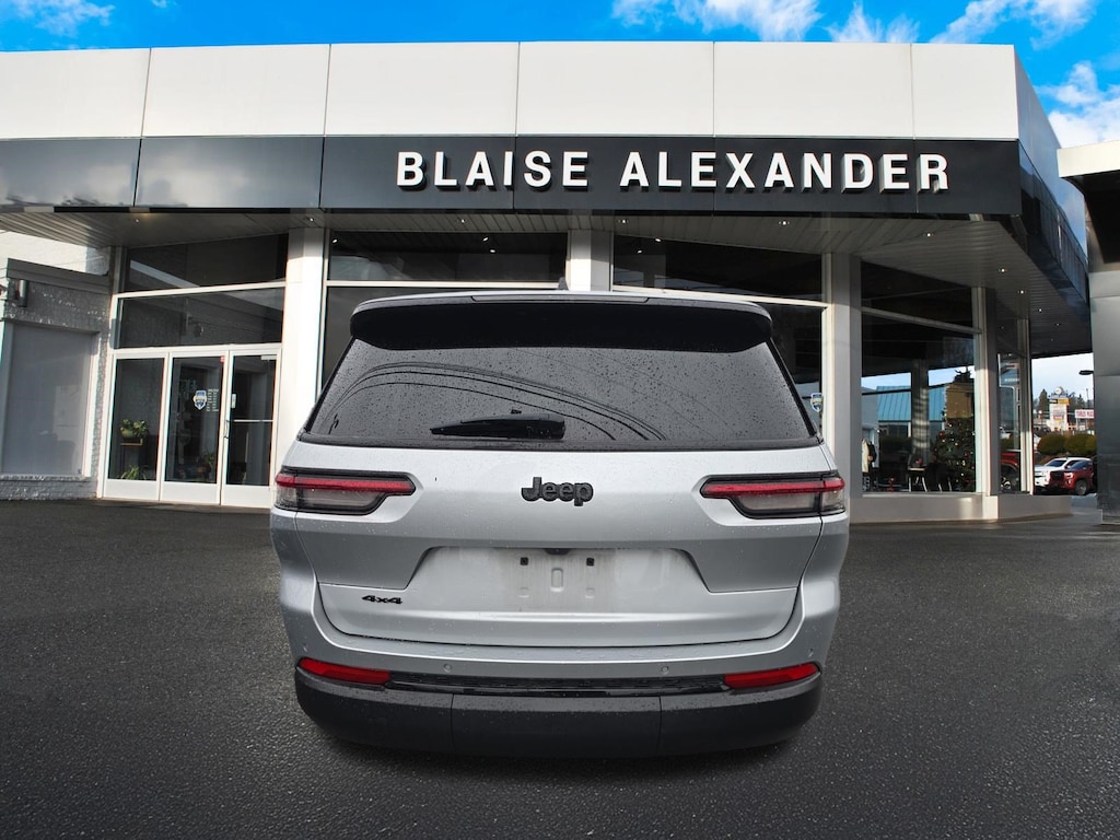 Used 2023 Jeep Grand Cherokee L Laredo SUV
