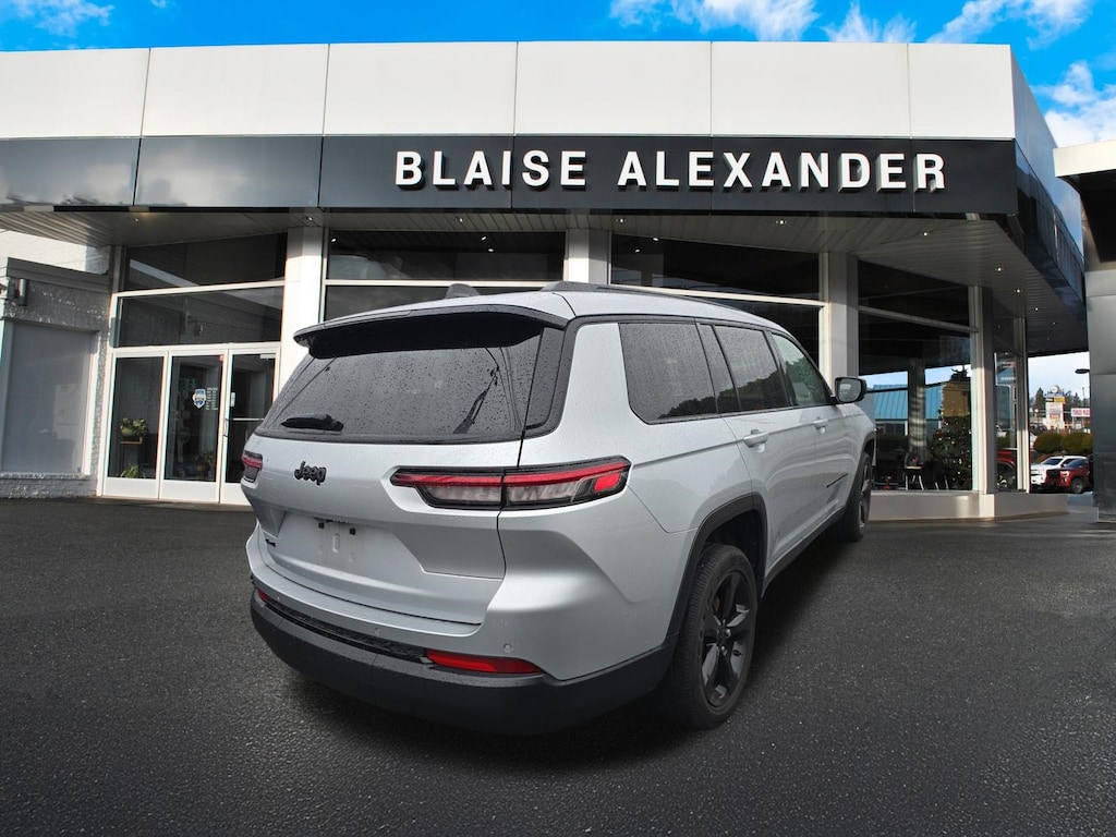 Used 2023 Jeep Grand Cherokee L Laredo SUV