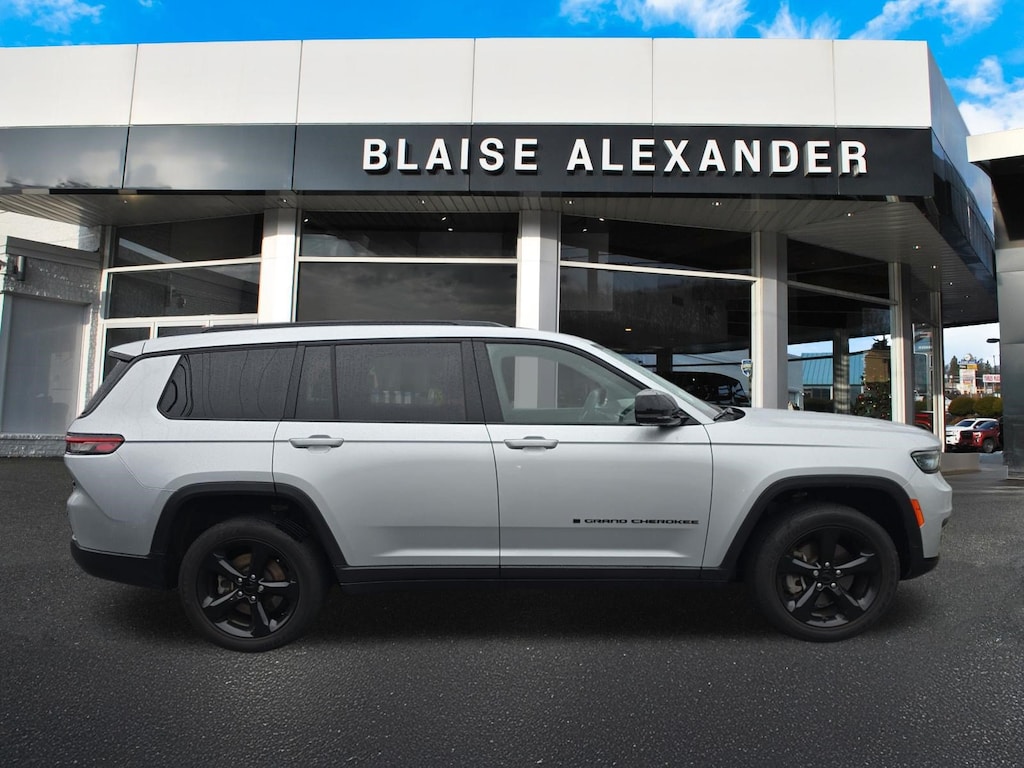 Used 2023 Jeep Grand Cherokee L Laredo SUV
