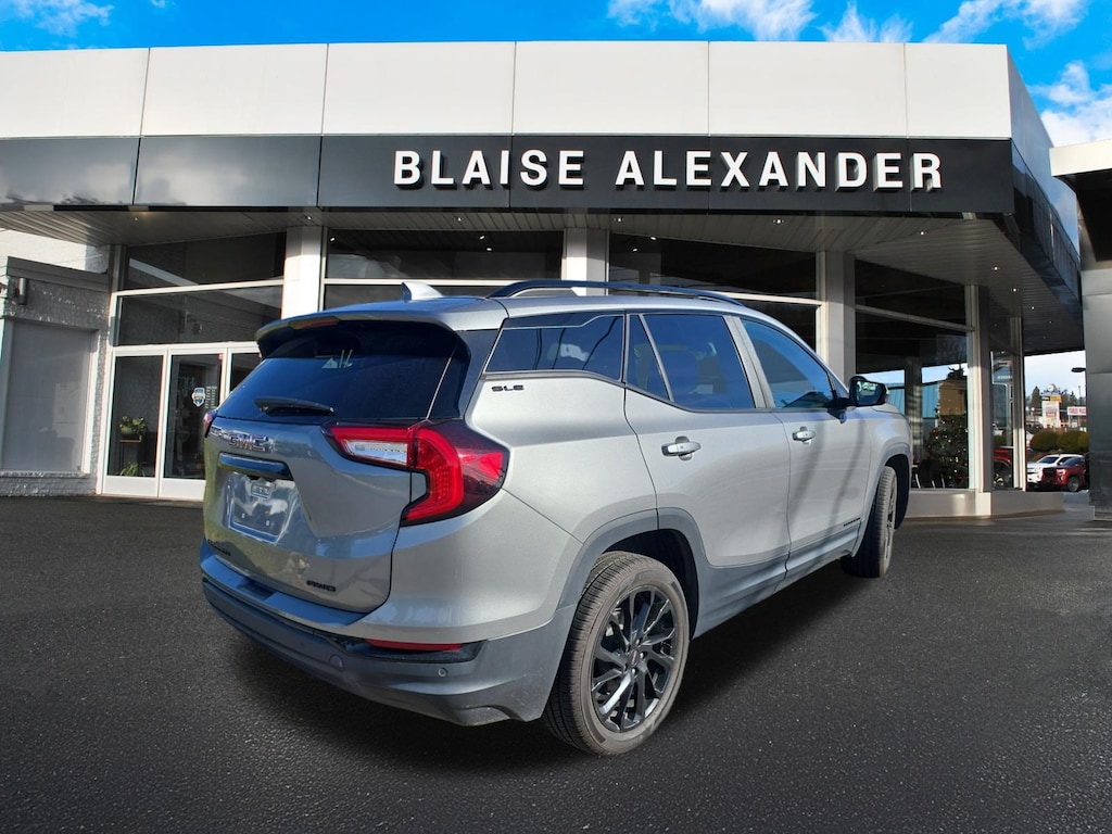 Used 2023 GMC Terrain SLE SUV