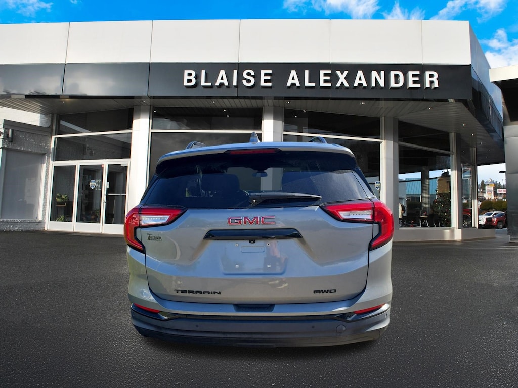 Used 2023 GMC Terrain SLE SUV