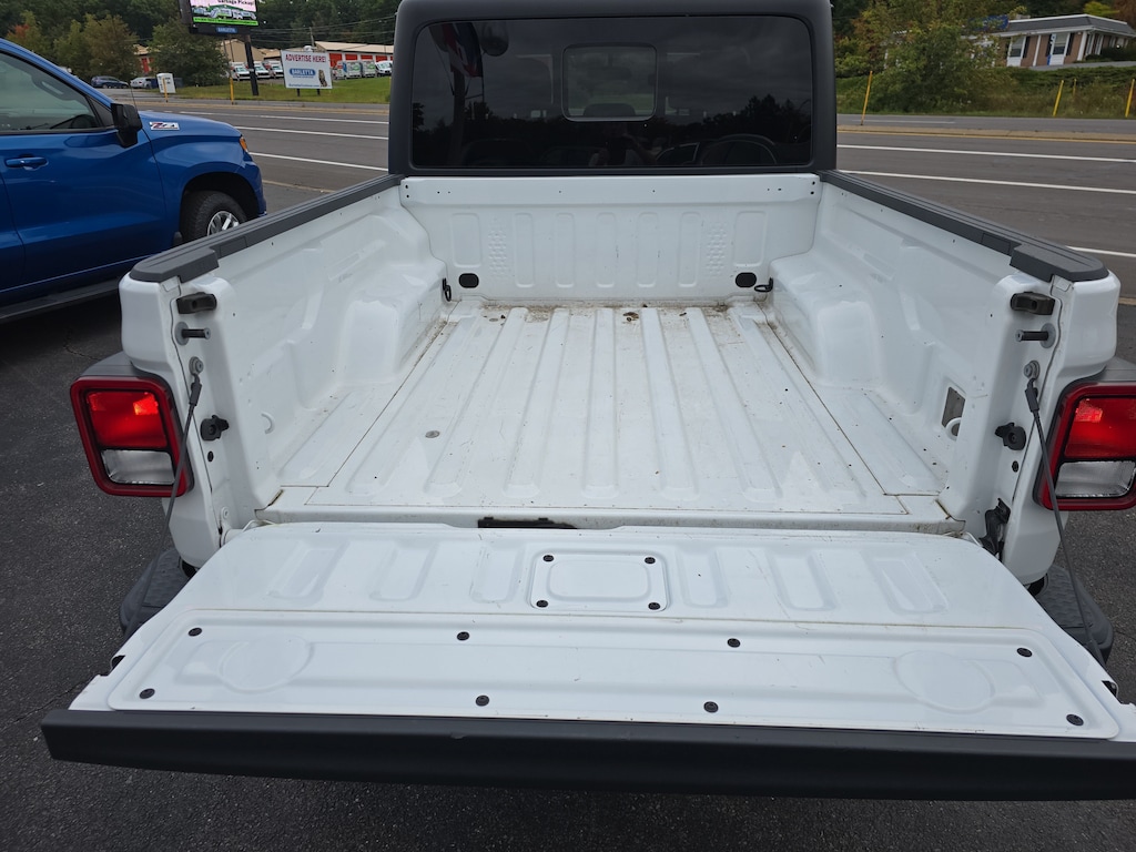 Used 2022 Jeep Gladiator Sport Truck Crew Cab
