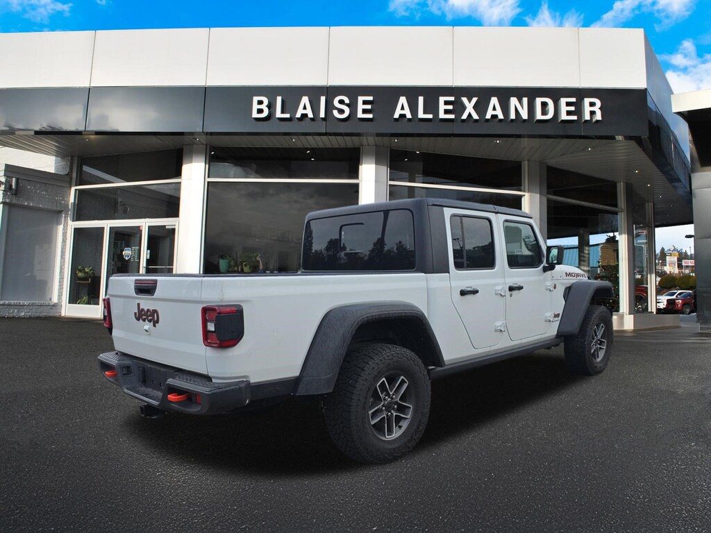 Used 2025 Jeep Gladiator Mojave Truck Crew Cab
