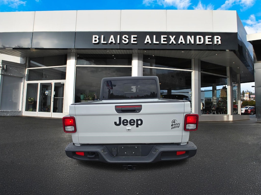 Used 2022 Jeep Gladiator Sport Truck Crew Cab