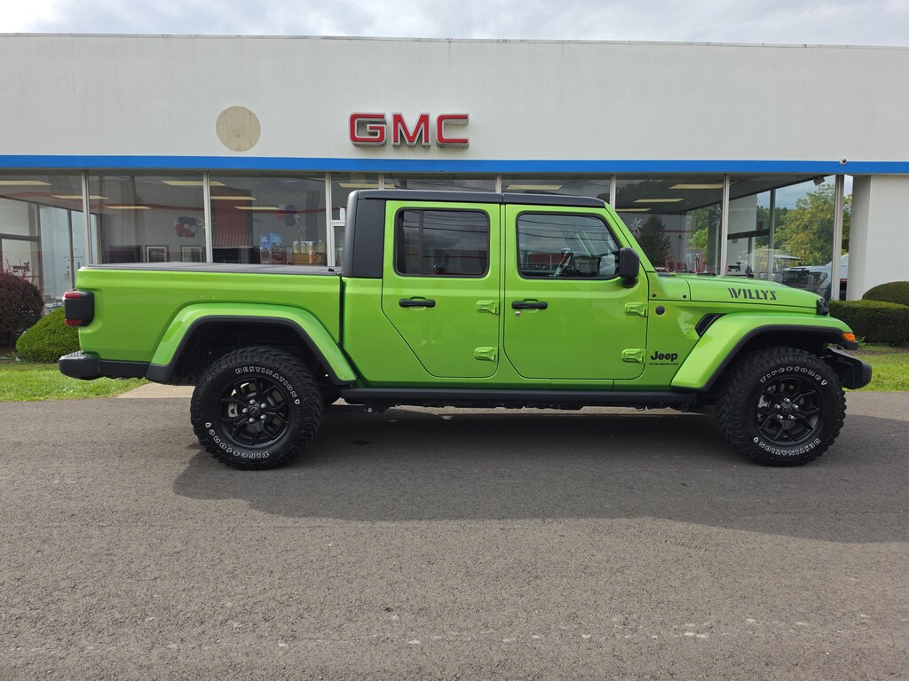 Used 2025 Jeep Gladiator Willys Truck Crew Cab