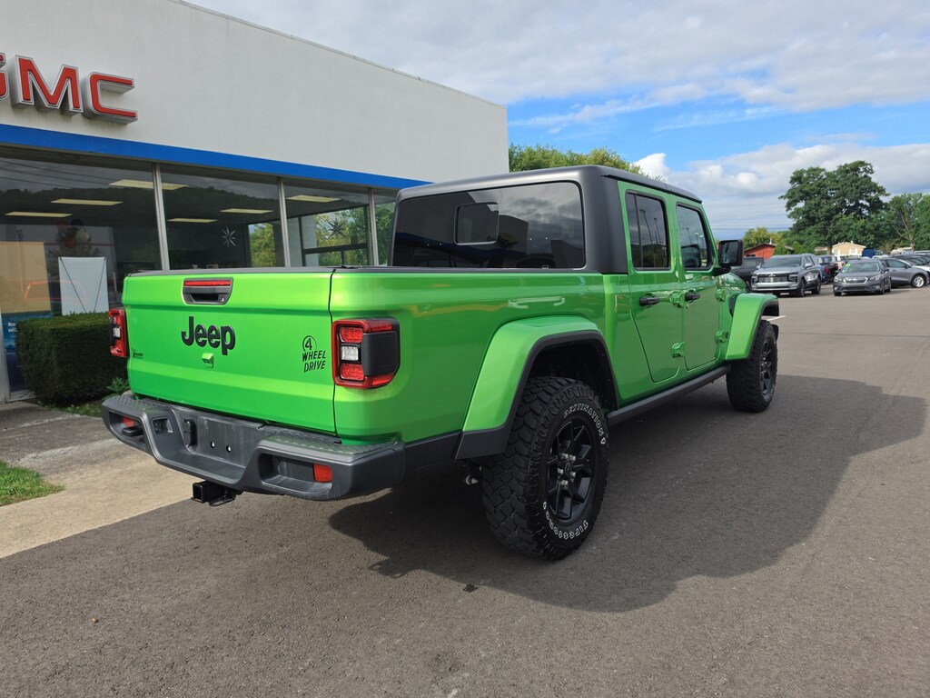 Used 2025 Jeep Gladiator Willys Truck Crew Cab