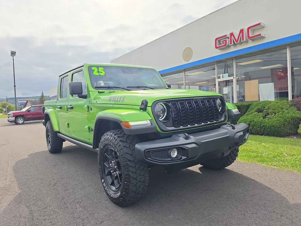 Used 2025 Jeep Gladiator Willys Truck Crew Cab