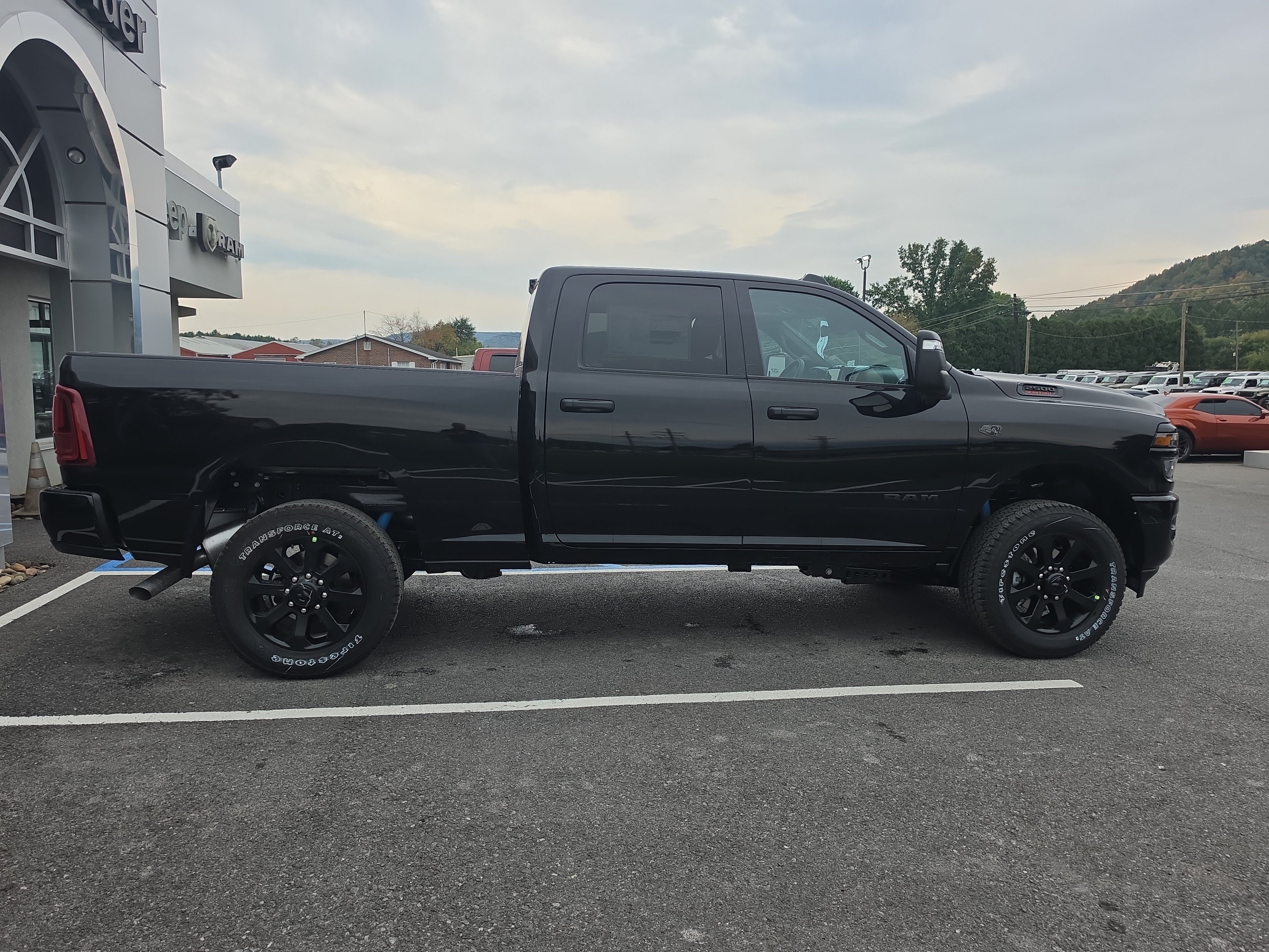New 2027 Ram 2500 BIG HORN CREW CAB 4X4 6'4 BOX Pickup