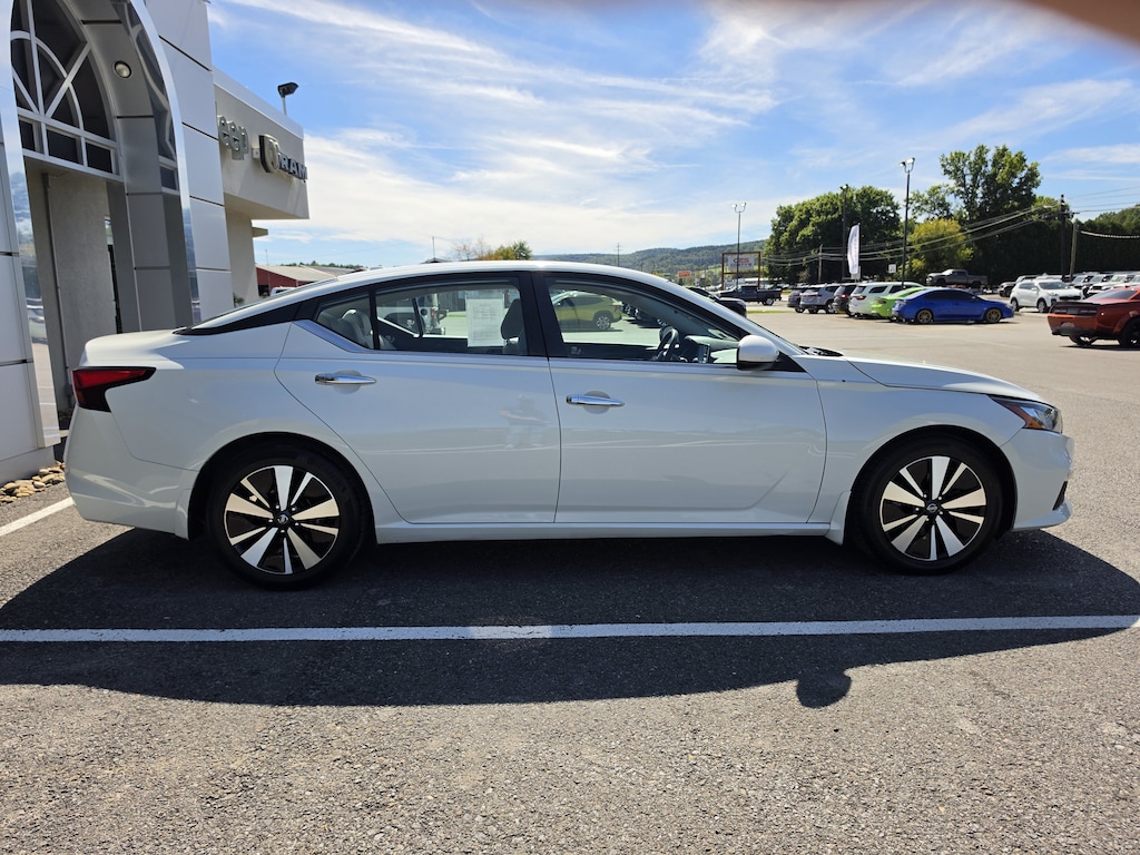 Used 2022 Nissan Altima 2.5 SV Sedan