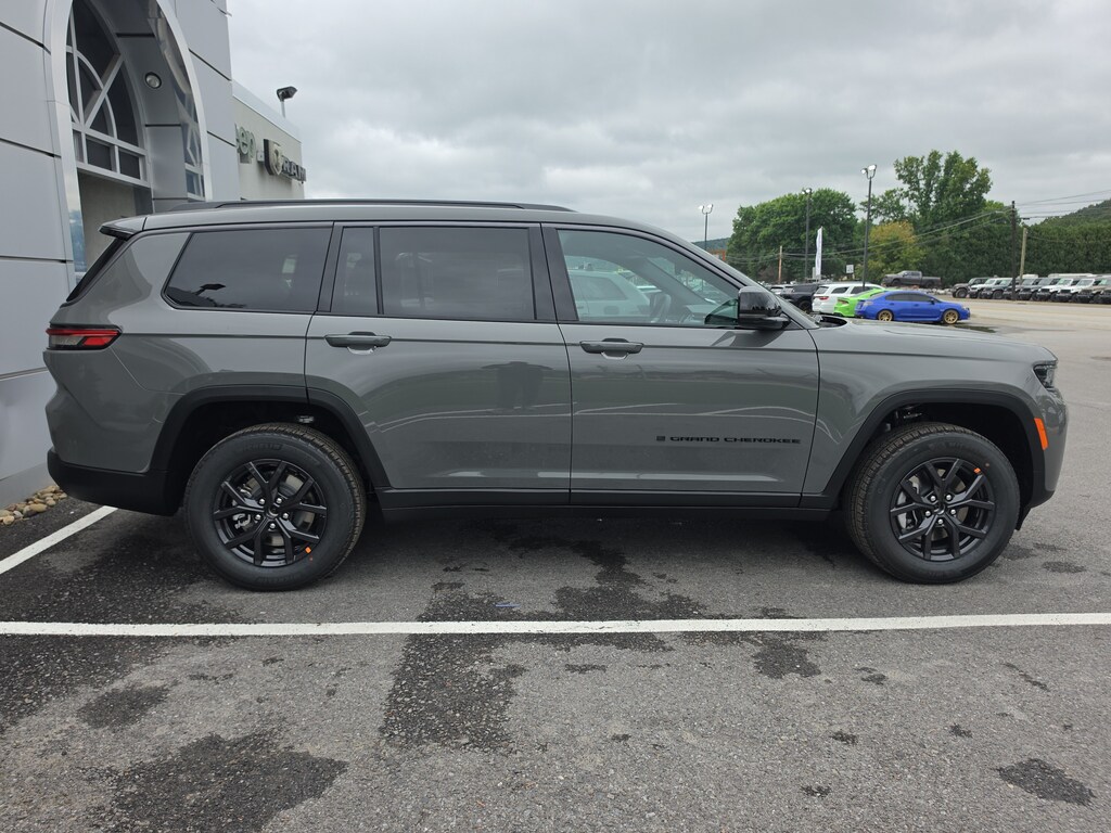 New 2027 Jeep Grand Cherokee L LAREDO ALTITUDE 4X4 Sport Utility