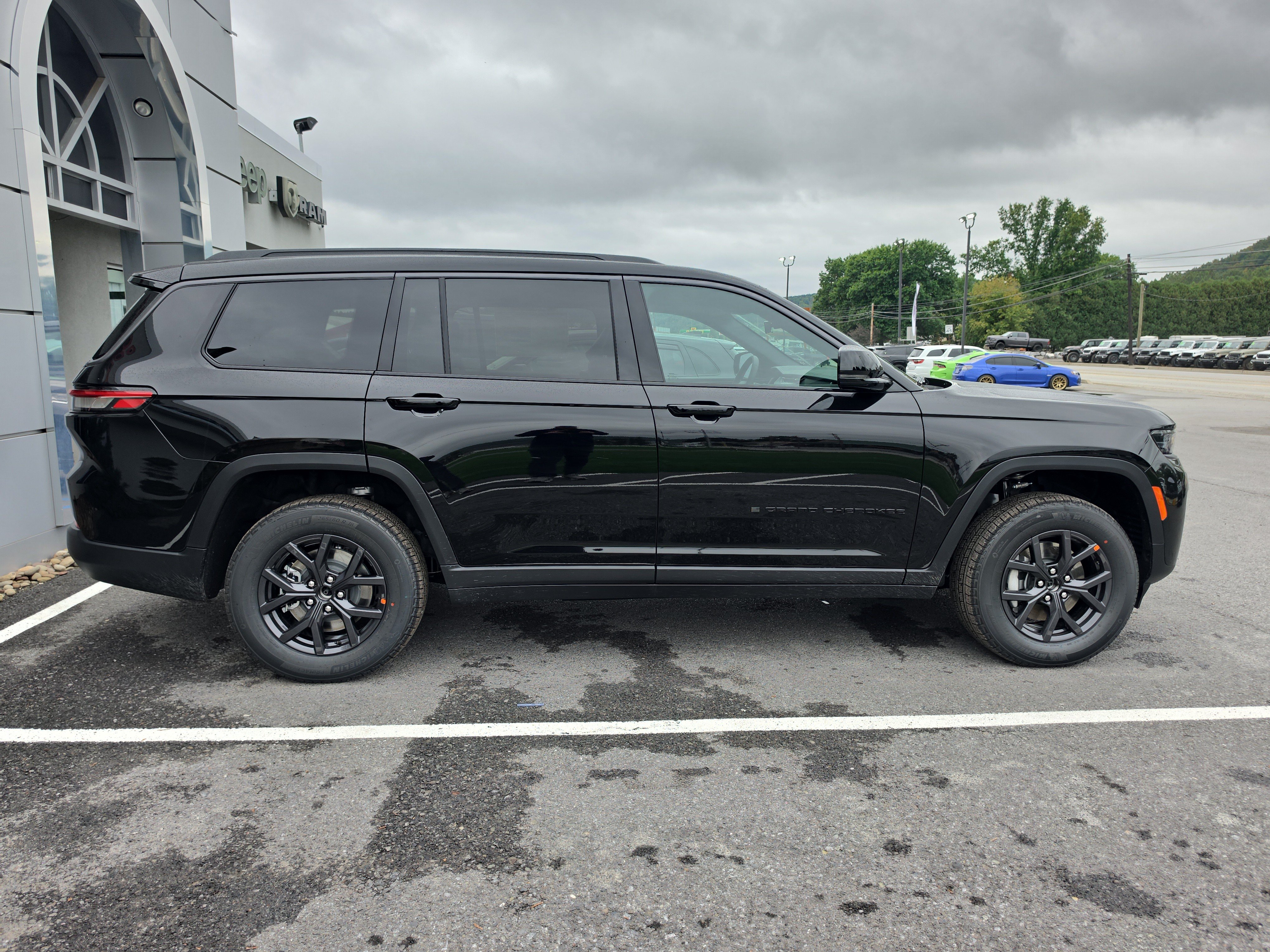 New 2027 Jeep Grand Cherokee L LAREDO ALTITUDE 4X4 Sport Utility