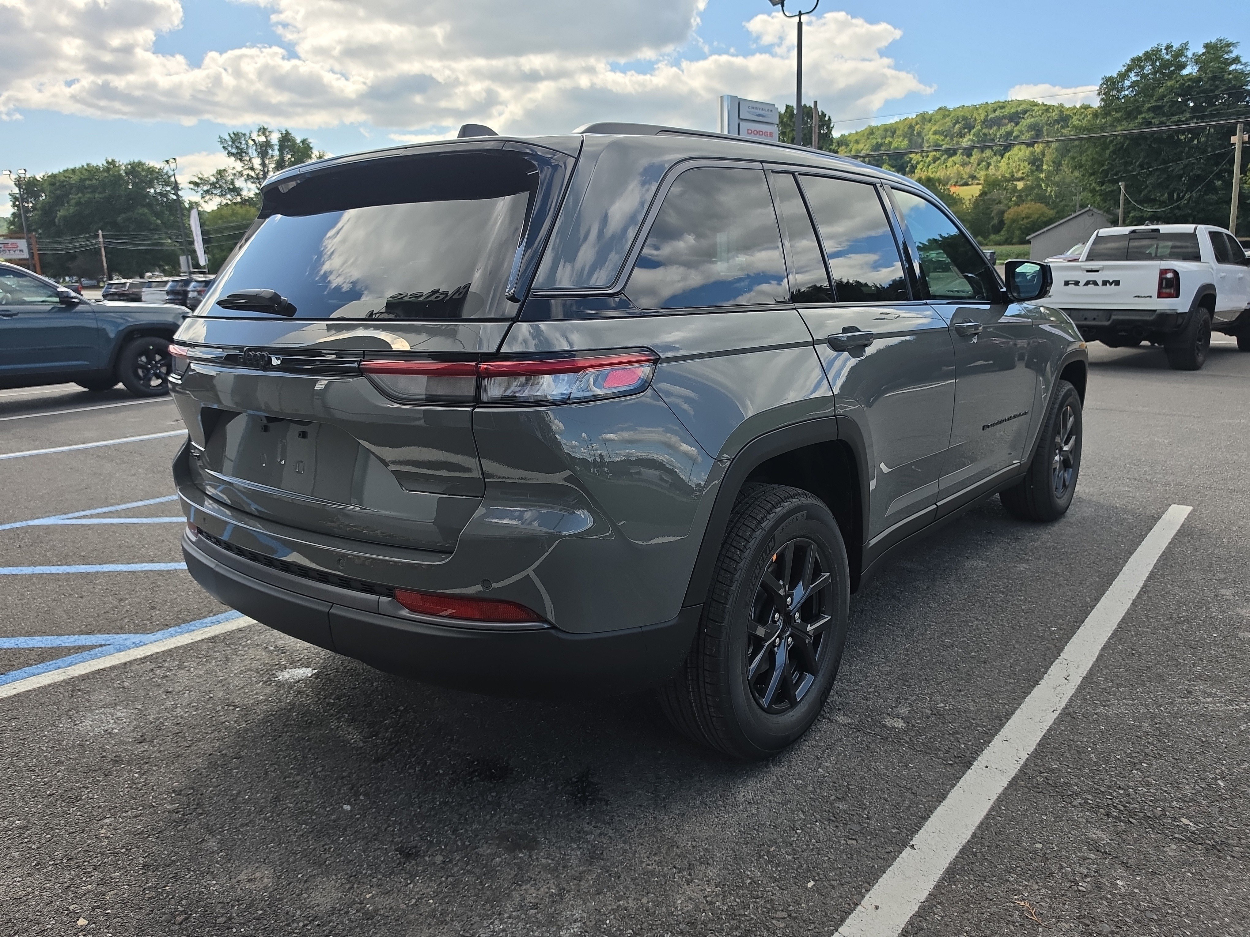New 2027 Jeep Grand Cherokee LAREDO ALTITUDE 4X4 Sport Utility