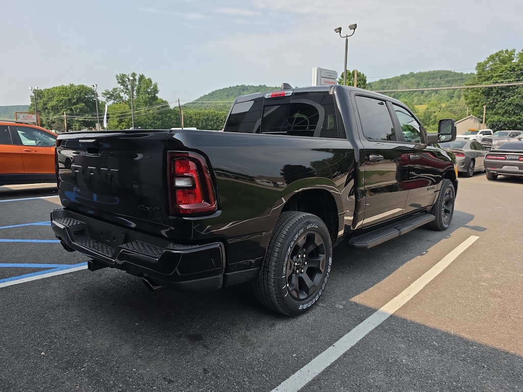 New 2026 Ram 1500 EXPRESS CREW CAB 4X4 5'7 BOX Pickup