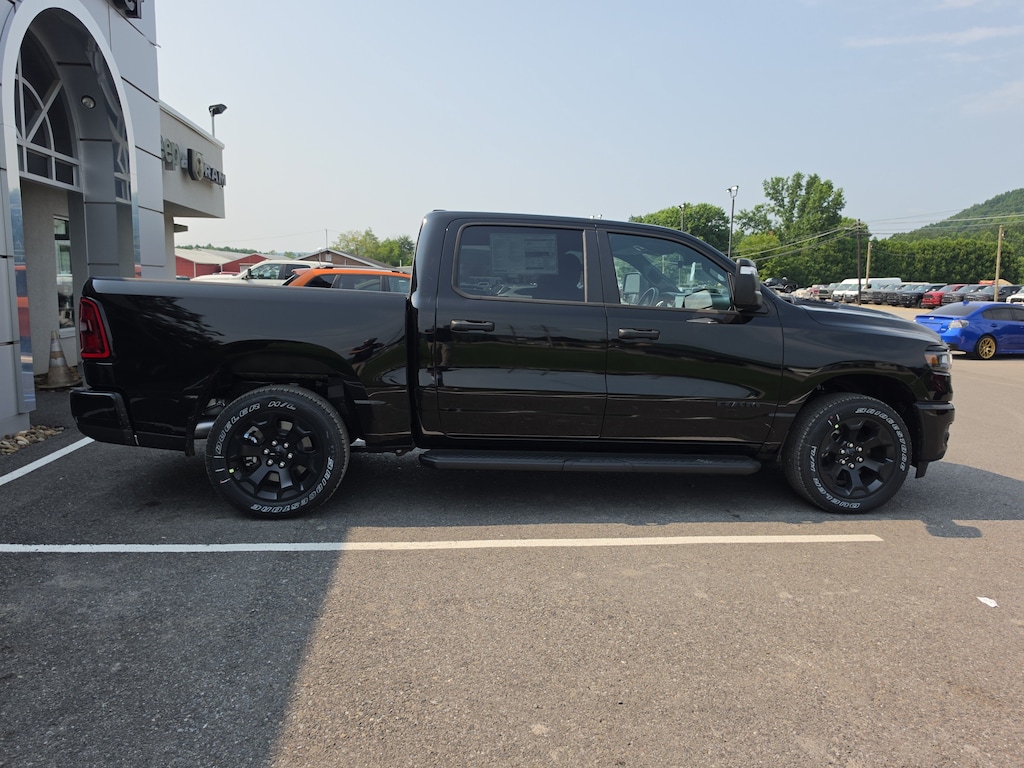 New 2026 Ram 1500 EXPRESS CREW CAB 4X4 5'7 BOX Pickup