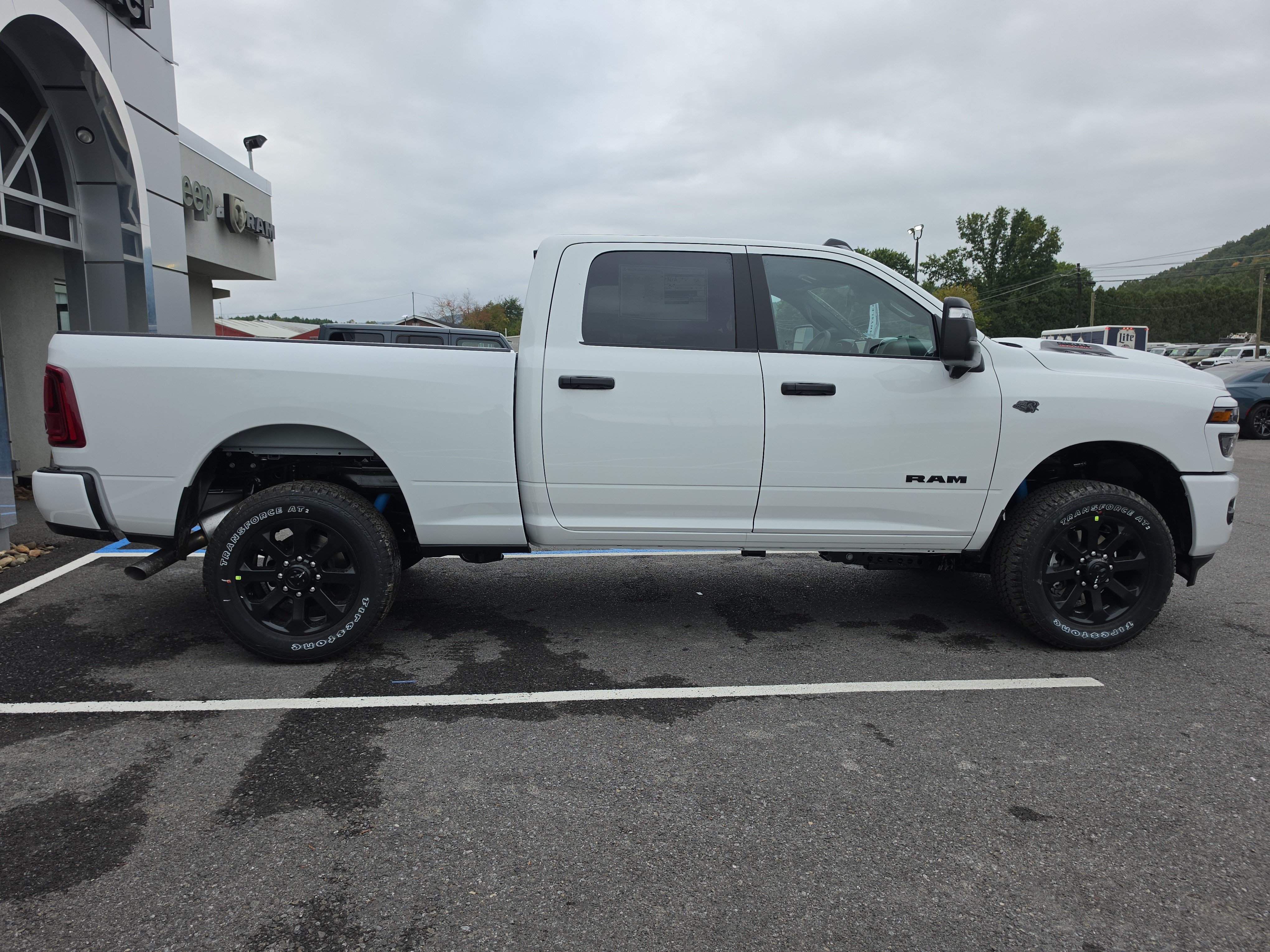 New 2027 Ram 2500 BIG HORN CREW CAB 4X4 6'4 BOX Pickup