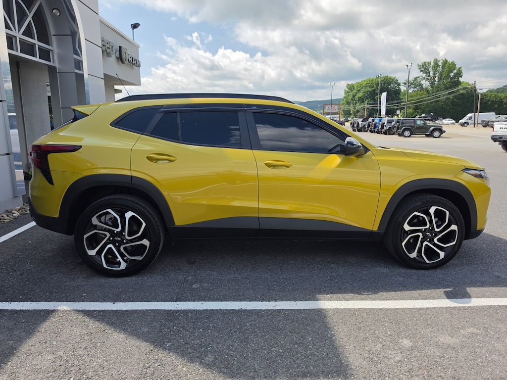 Used 2025 Chevrolet Trax 2RS SUV