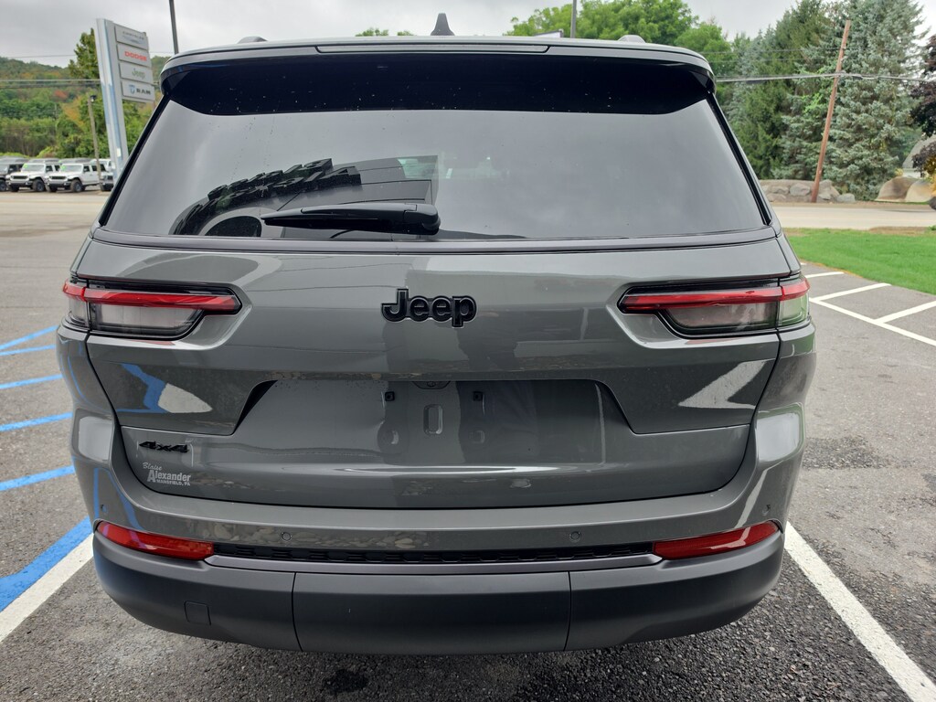 New 2027 Jeep Grand Cherokee L LAREDO ALTITUDE 4X4 Sport Utility