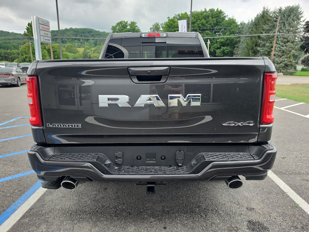 New 2027 Ram 1500 LARAMIE CREW CAB 4X4 5'7 BOX Pickup