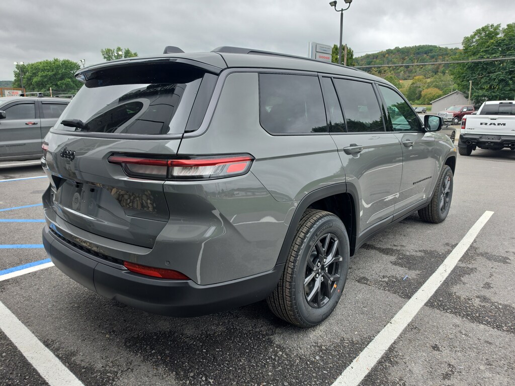 New 2027 Jeep Grand Cherokee L LAREDO ALTITUDE 4X4 Sport Utility